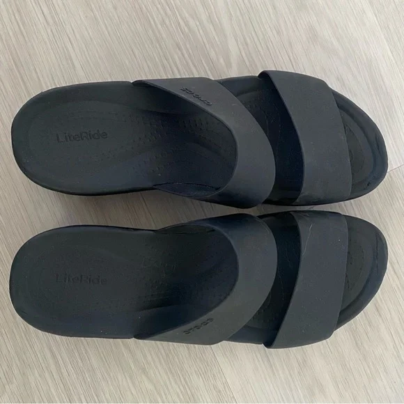 CROCS Brooklyn Black Wedge Platform Slide Sandals 8 - Picture 2 of 5